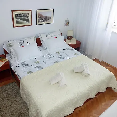 Two-bedroom In The Centre * Makarská