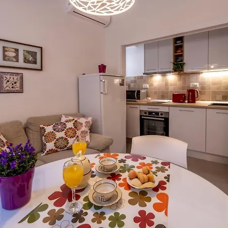 Apartment Two-bedroom In The Centre Makarska