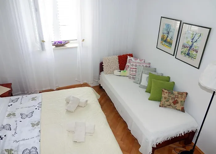 Two-bedroom In The Centre Lägenhet Makarska