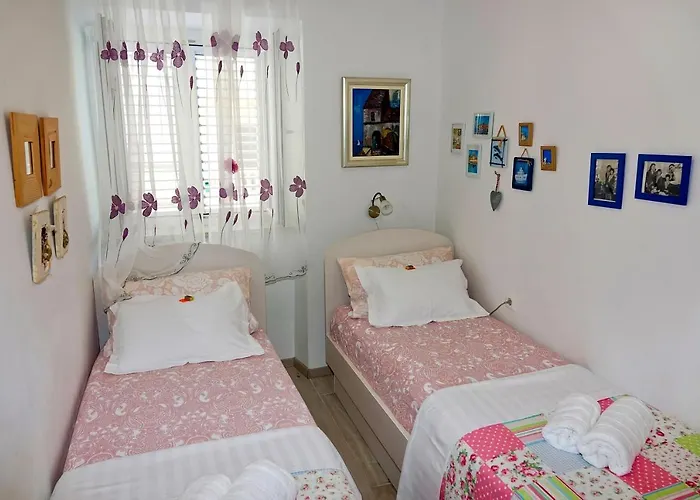 Two-bedroom In The Centre Makarska
