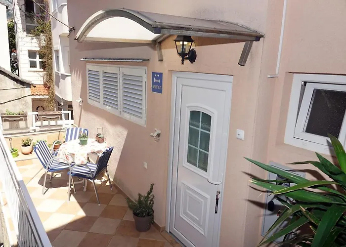 Two-bedroom In The Centre * Makarska