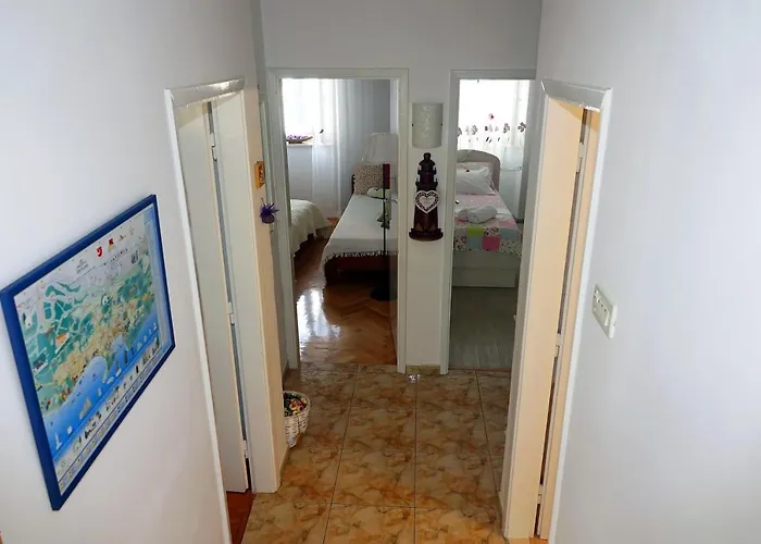 Two-bedroom In The Centre Apartman Makarska