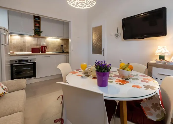 Two-bedroom In The Centre Apartment Makarska